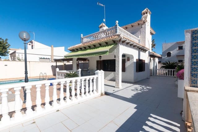 4 makuuhuone Huvila myytävänä paikassa La Zenia, Orihuela mukana uima-altaan 
autotalli - 585 000 € (Ref: 9778285)