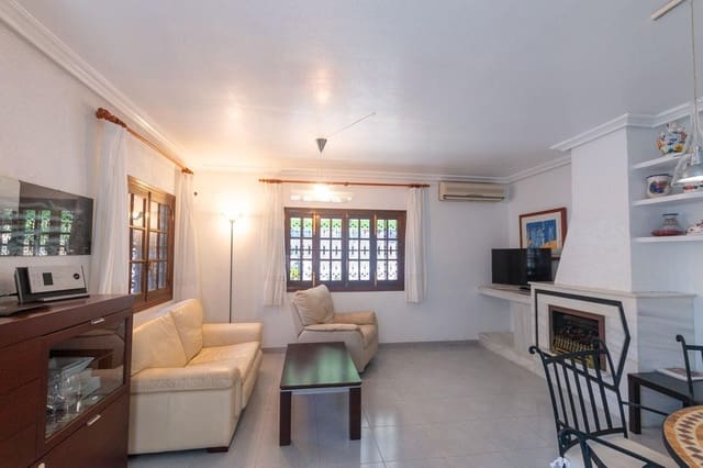 4 makuuhuone Huvila myytävänä paikassa La Zenia, Orihuela mukana uima-altaan 
autotalli - 585 000 € (Ref: 9778285)