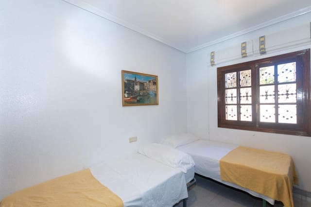 4 makuuhuone Huvila myytävänä paikassa La Zenia, Orihuela mukana uima-altaan 
autotalli - 585 000 € (Ref: 9778285)