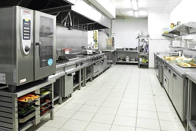 Commercial for rent in Playa de las Americas - € 11,500 (Ref: 10003759)