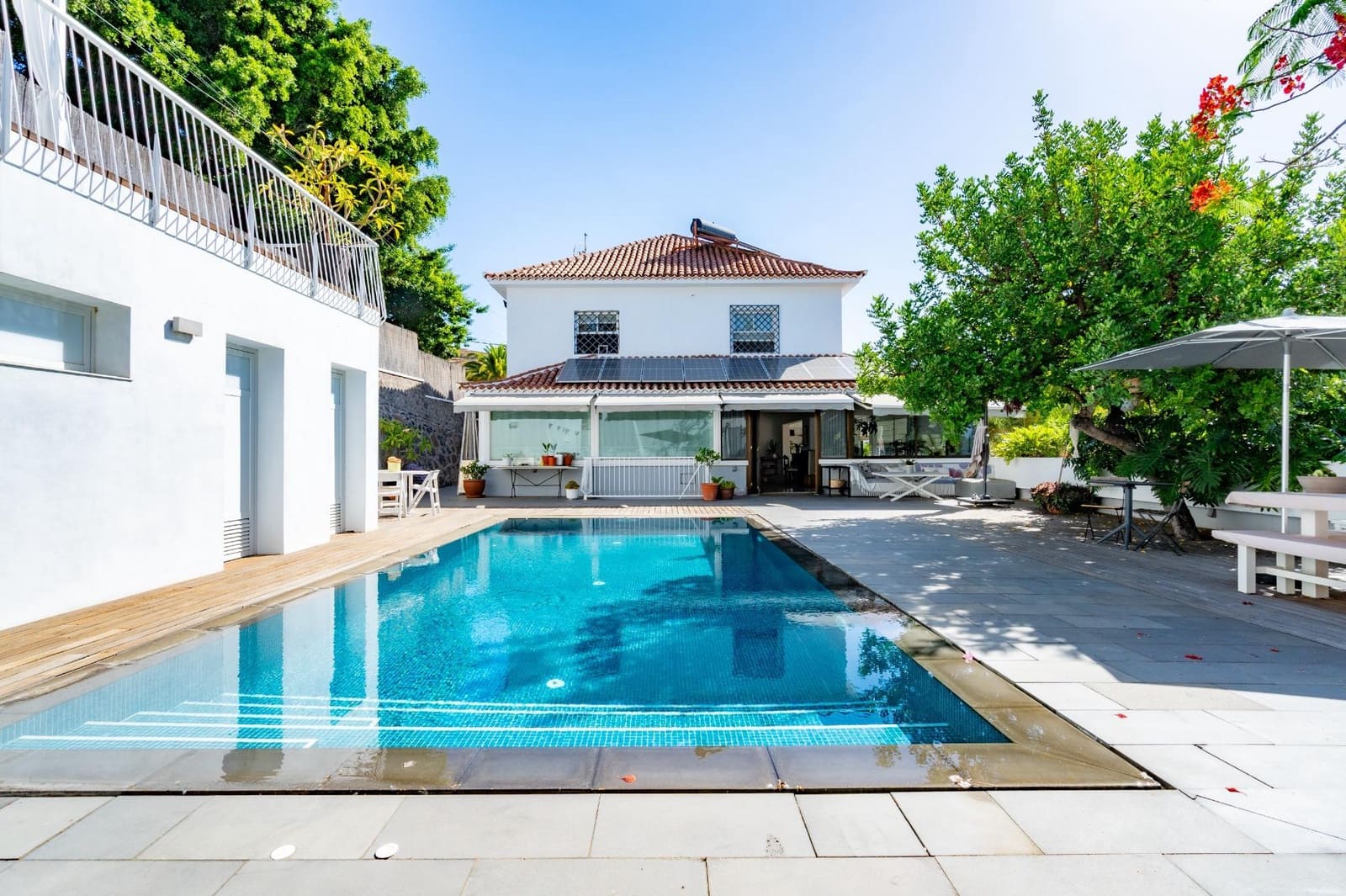Chalet de 7 habitaciones en Santa Cruz de Tenerife en venta con piscina garaje - 2.150.000 € (Ref: 10011543)