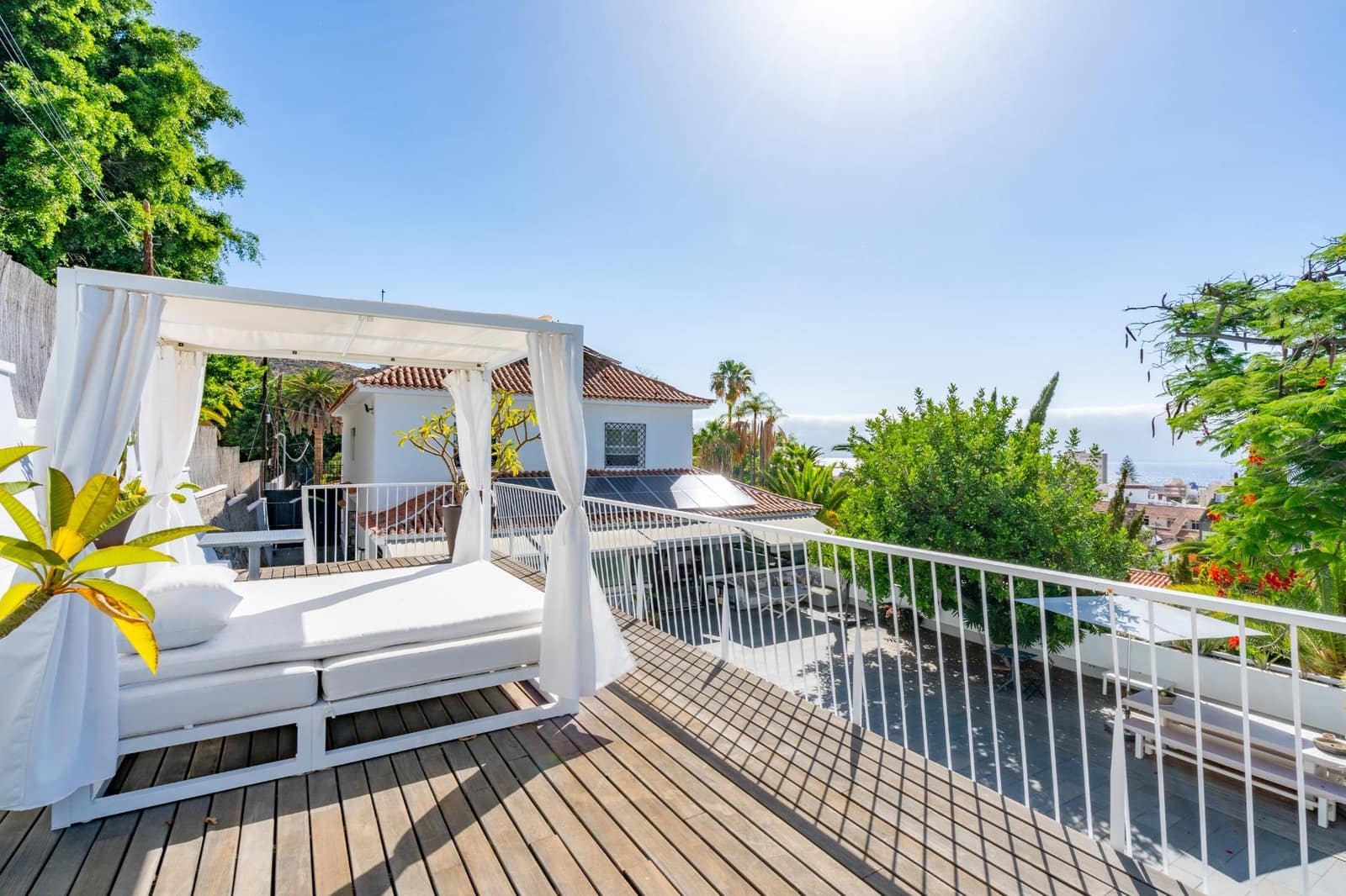 Chalet de 7 habitaciones en Santa Cruz de Tenerife en venta con piscina garaje - 2.150.000 € (Ref: 10011543)