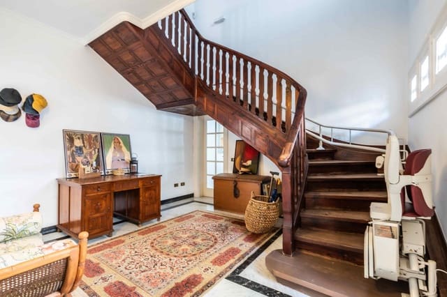 7 soverom Villa til salgs i Santa Cruz de Tenerife med svømmebasseng garasje - € 2 150 000 (Ref: 10011543)