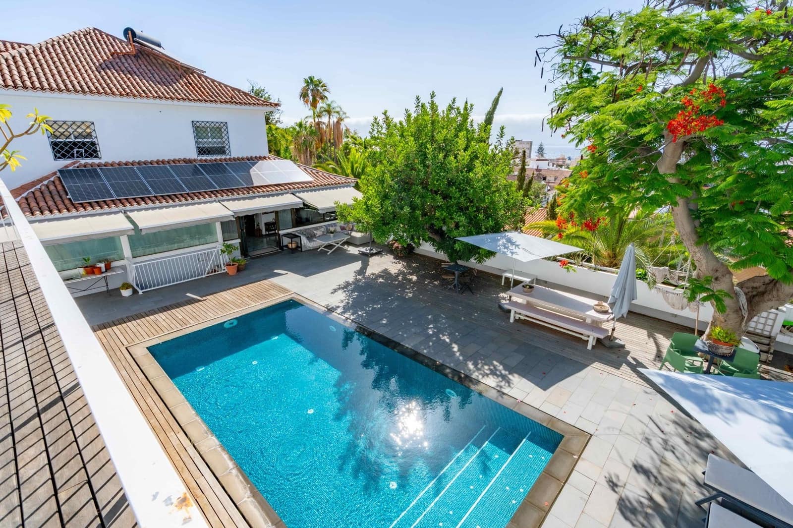 Chalet de 7 habitaciones en Santa Cruz de Tenerife en venta con piscina garaje - 2.150.000 € (Ref: 10011543)