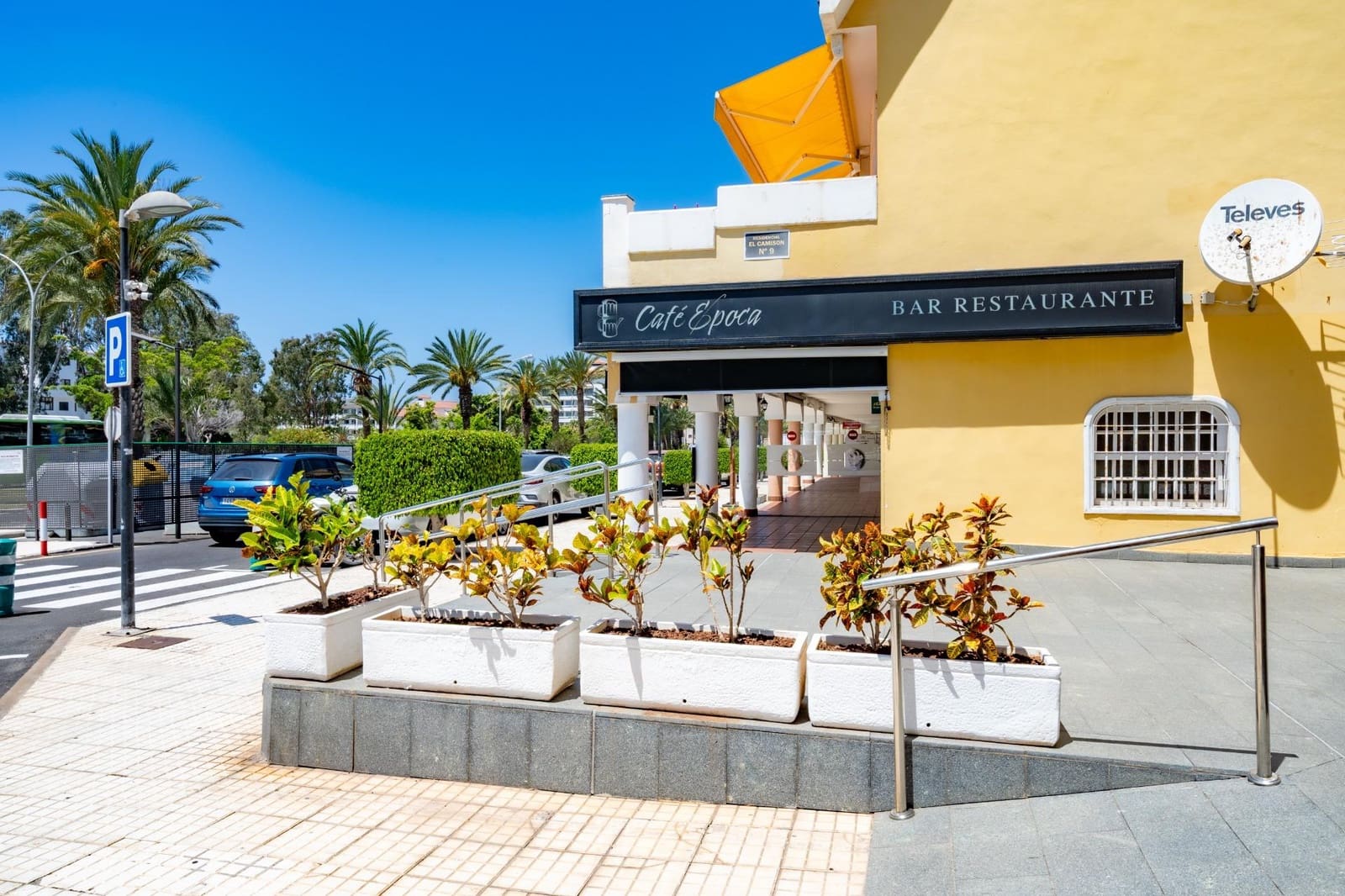 Local Commercial à louer à Playa de las Americas - 2 500 € (Ref: 10035472)