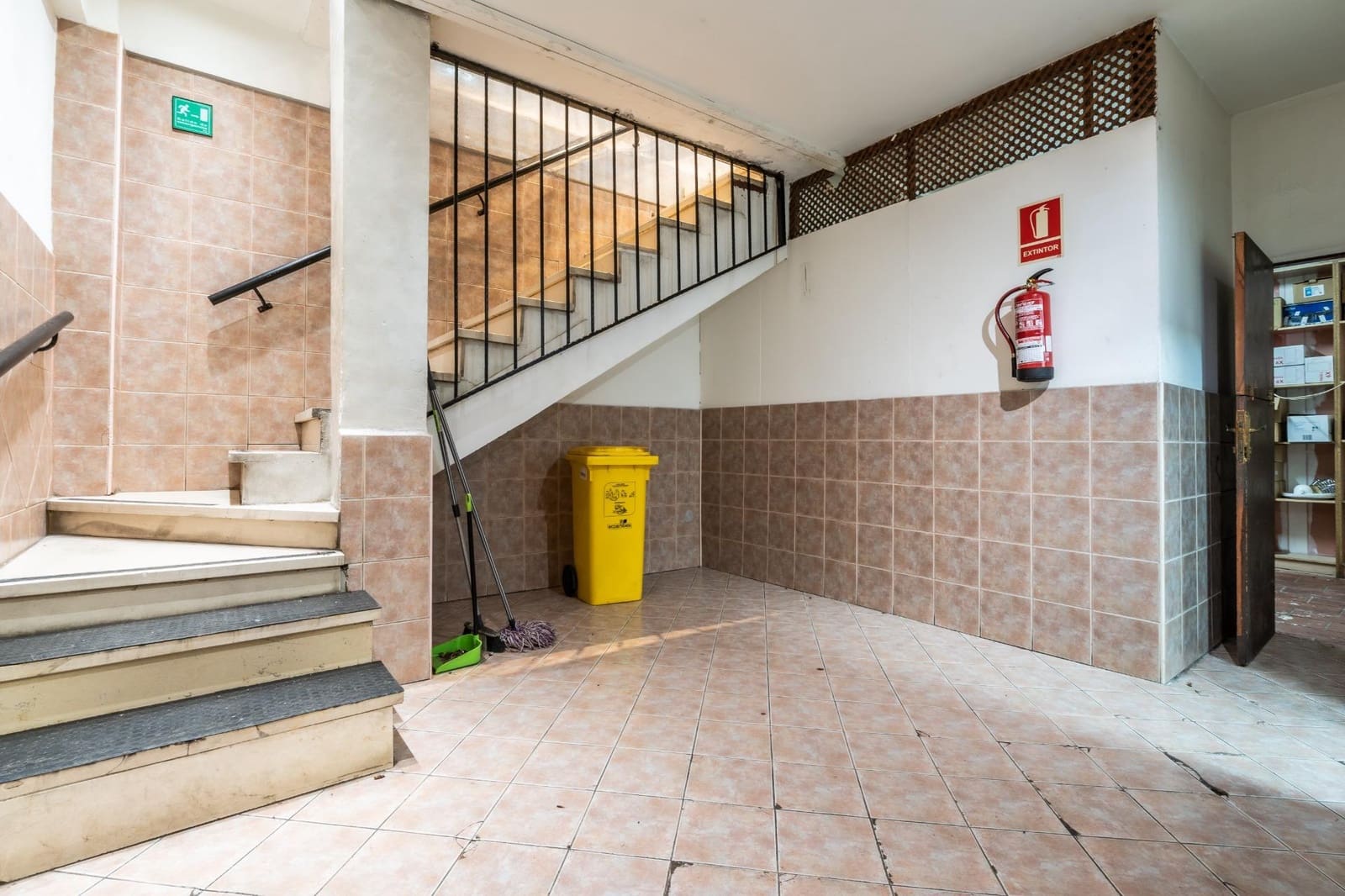 Local Commercial à louer à Playa de las Americas - 2 500 € (Ref: 10035472)