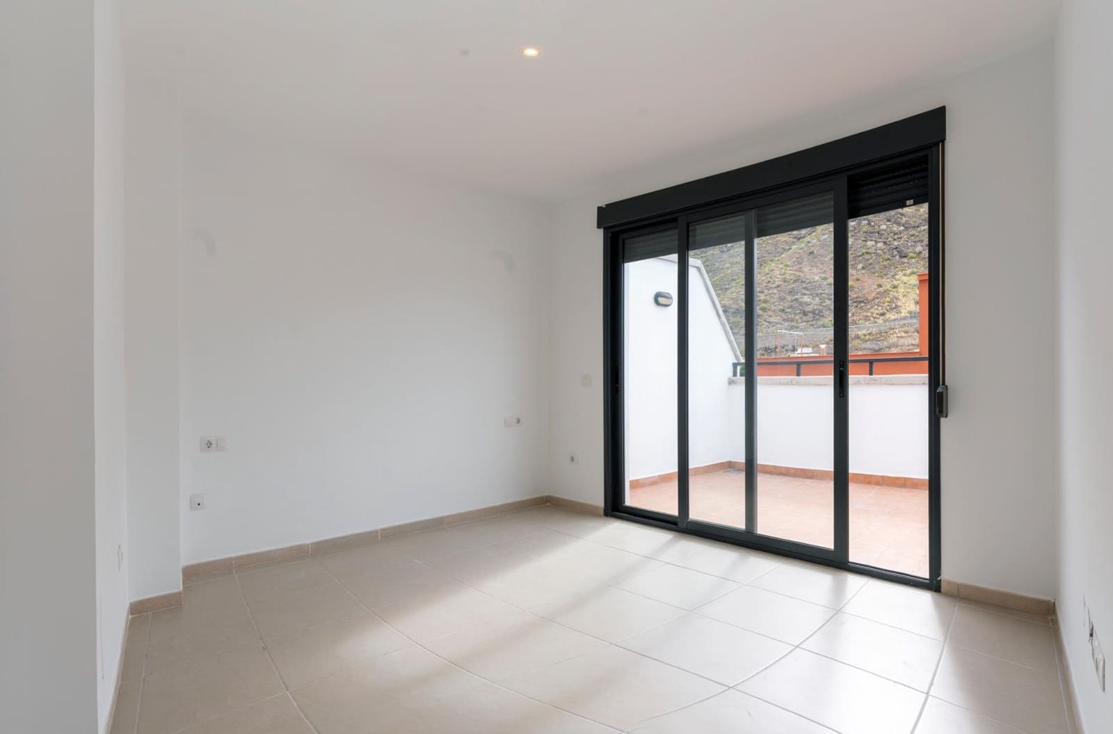 2 Zimmer Reihenhaus zu vermieten in Santa Cruz de Tenerife mit Garage - 1.100 € (Ref: 10041236)
