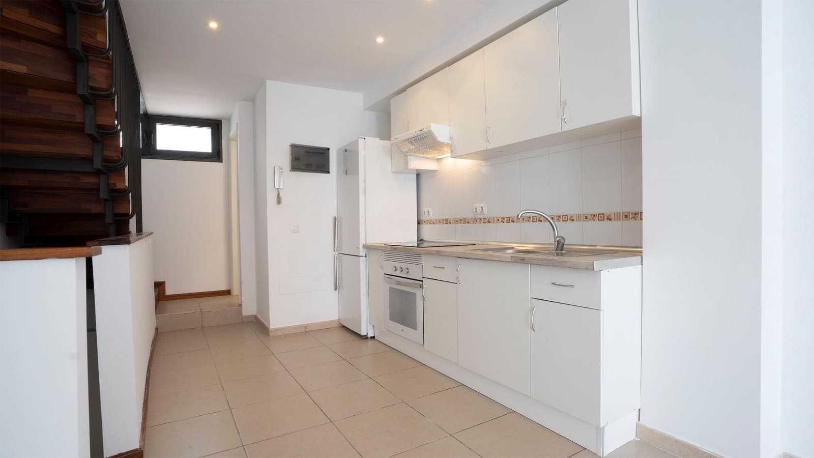 2 Zimmer Reihenhaus zu vermieten in Santa Cruz de Tenerife mit Garage - 1.100 € (Ref: 10041236)