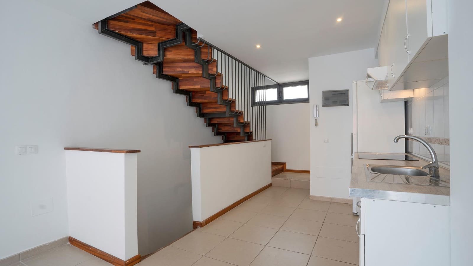 2 Zimmer Reihenhaus zu vermieten in Santa Cruz de Tenerife mit Garage - 1.100 € (Ref: 10041236)