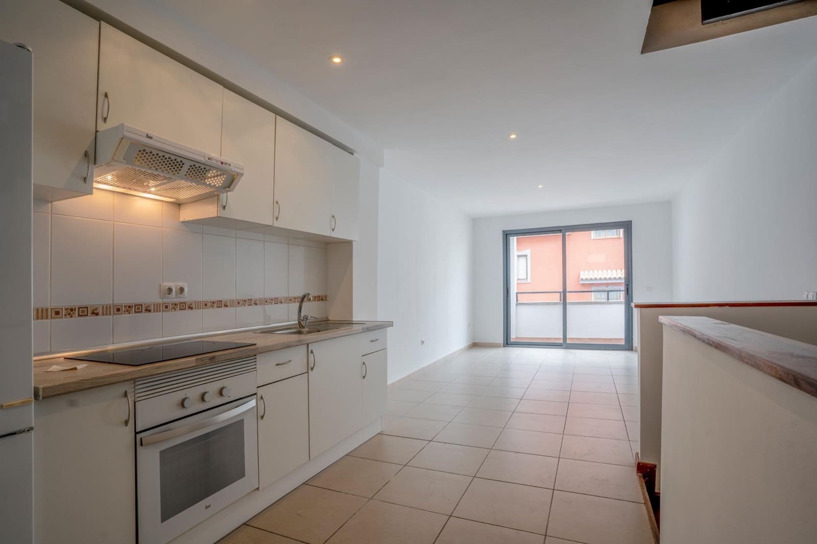 2 Zimmer Reihenhaus zu vermieten in Santa Cruz de Tenerife mit Garage - 1.100 € (Ref: 10041236)