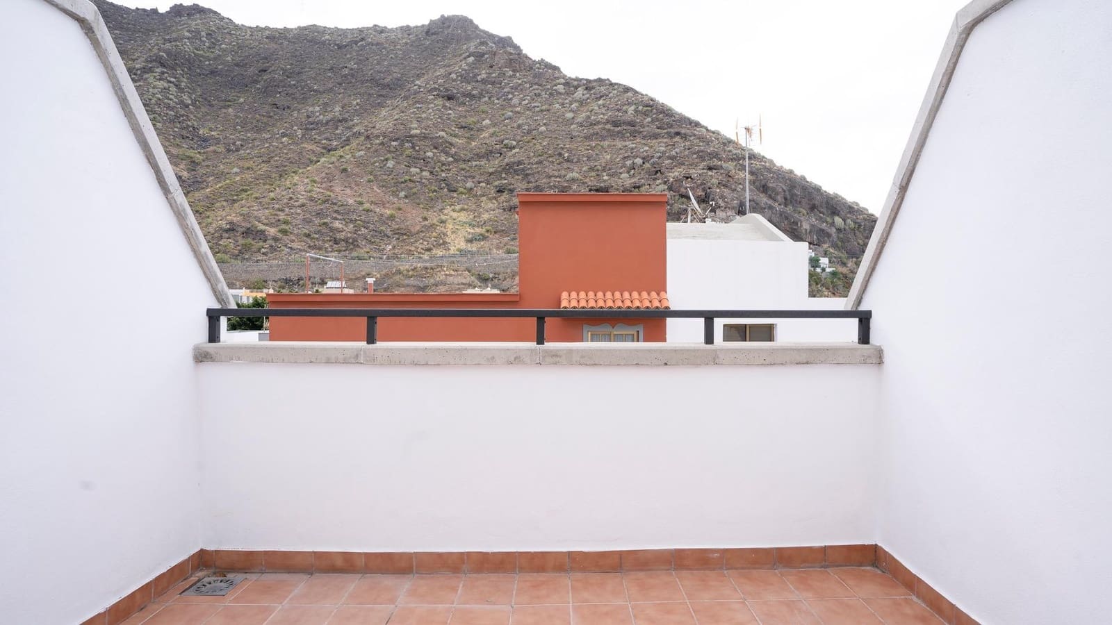 2 Zimmer Reihenhaus zu vermieten in Santa Cruz de Tenerife mit Garage - 1.100 € (Ref: 10041236)