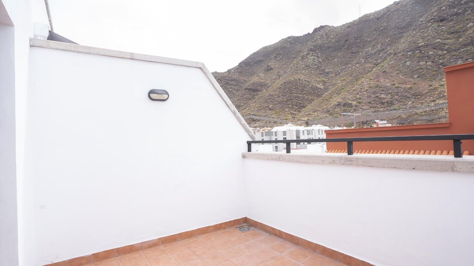 2 Zimmer Reihenhaus zu vermieten in Santa Cruz de Tenerife mit Garage - 1.100 € (Ref: 10041236)