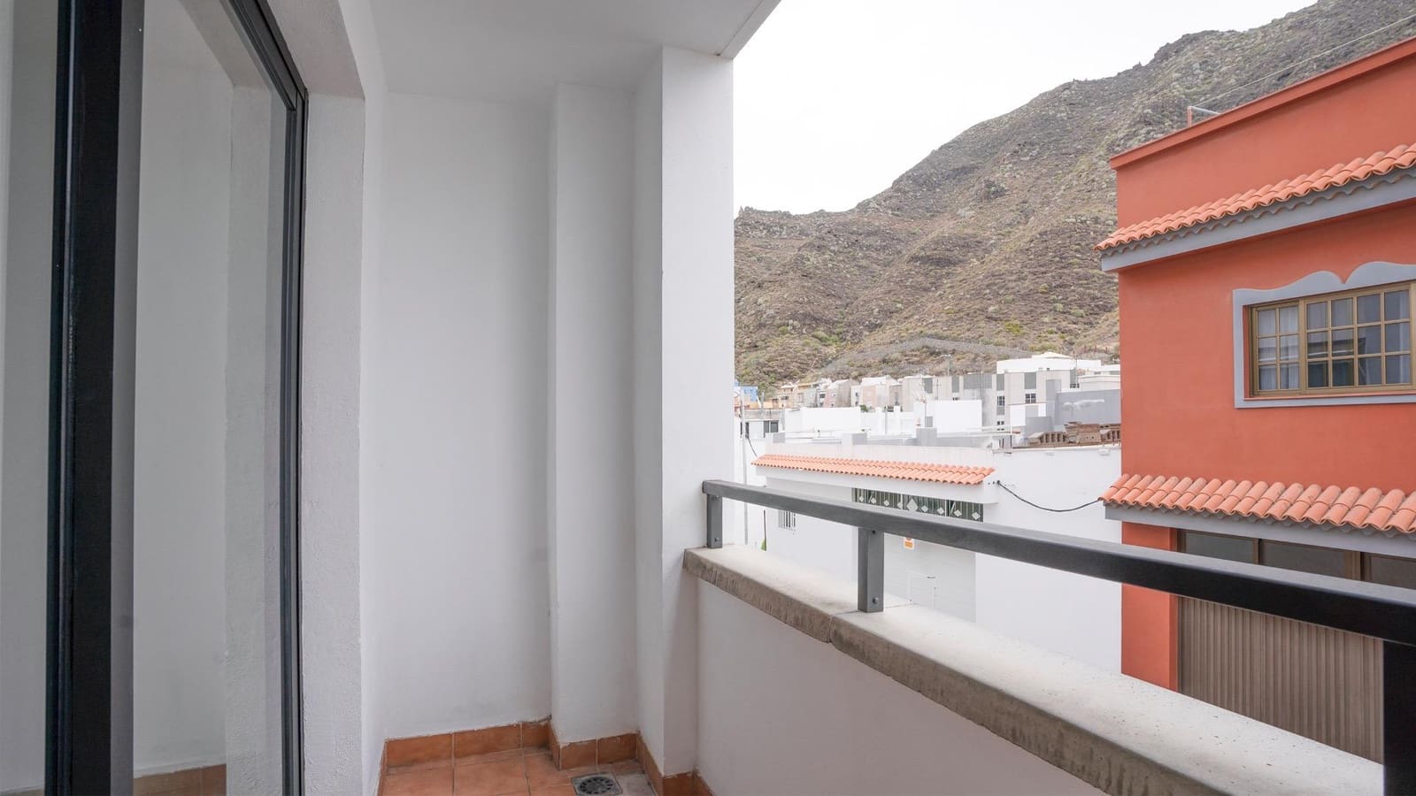2 Zimmer Reihenhaus zu vermieten in Santa Cruz de Tenerife mit Garage - 1.100 € (Ref: 10041236)