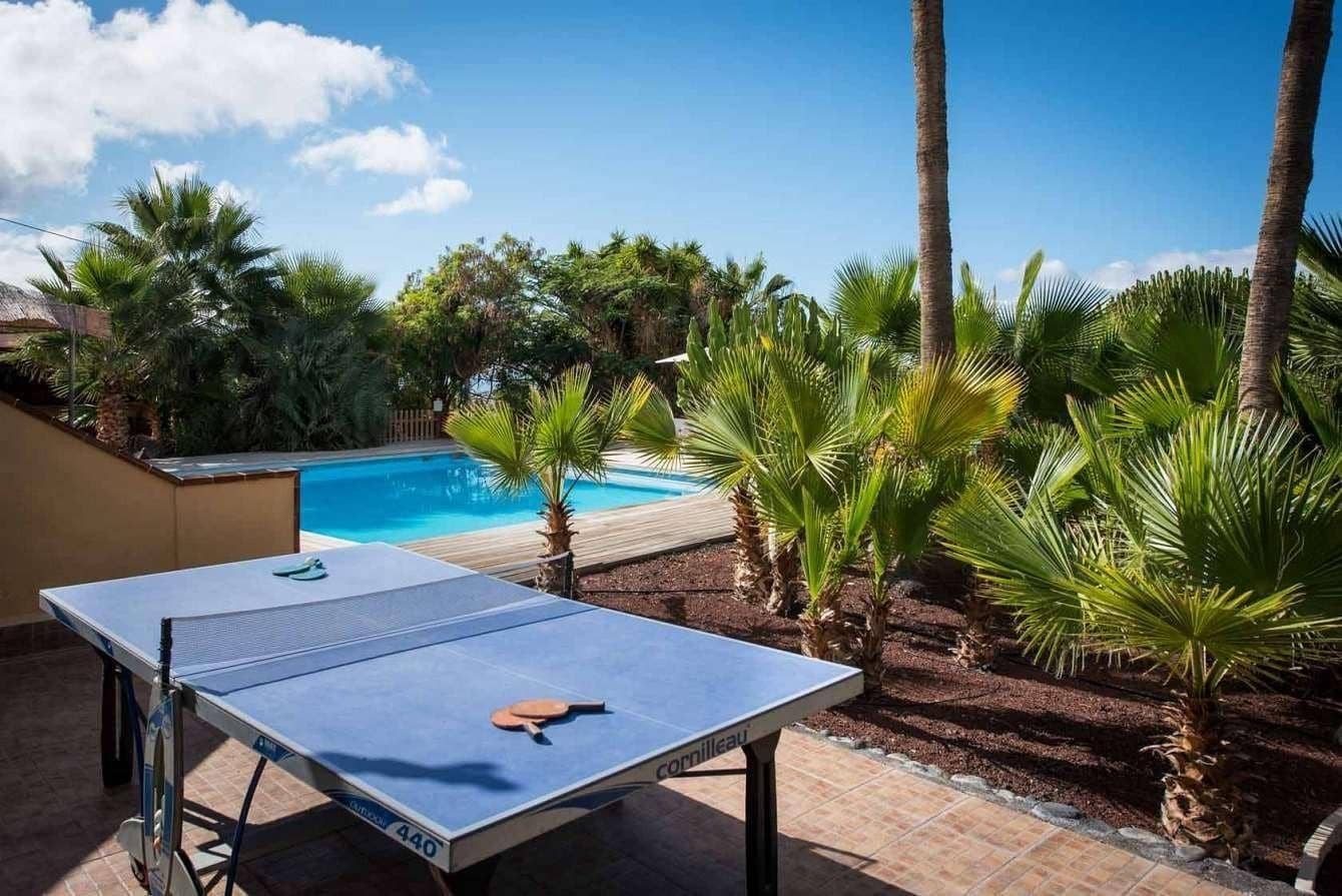 40 makuuhuone Hotelli myytävänä paikassa Guia de Isora mukana uima-altaan - 6 500 000 € (Ref: 10043119)