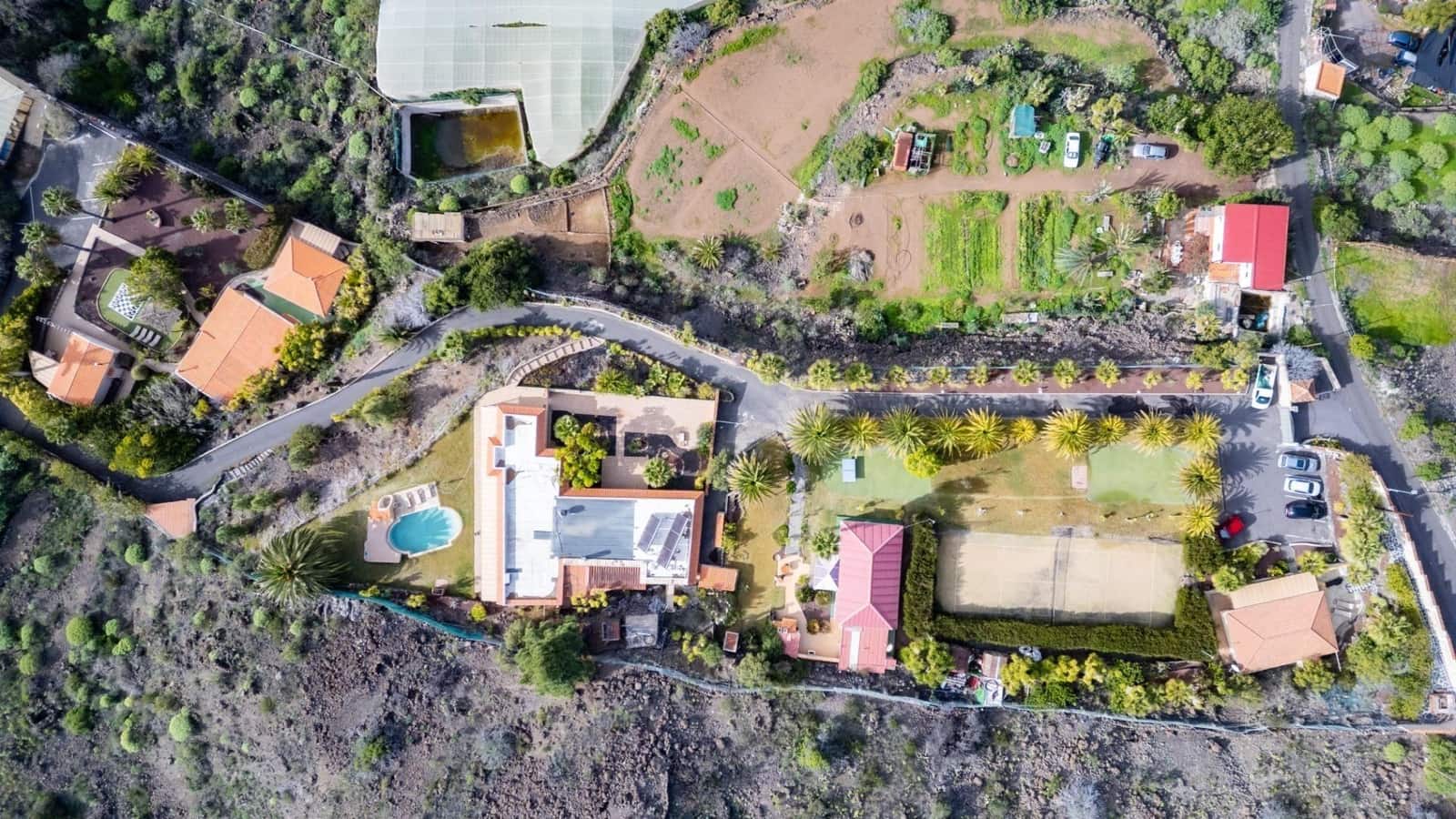 40 makuuhuone Hotelli myytävänä paikassa Guia de Isora mukana uima-altaan - 6 500 000 € (Ref: 10043119)
