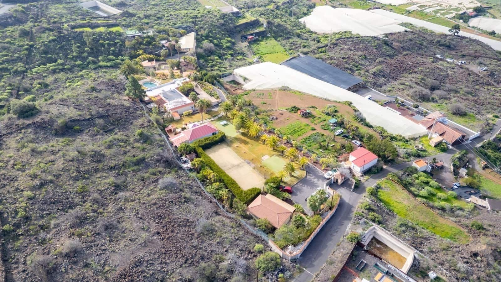 40 makuuhuone Hotelli myytävänä paikassa Guia de Isora mukana uima-altaan - 6 500 000 € (Ref: 10043119)