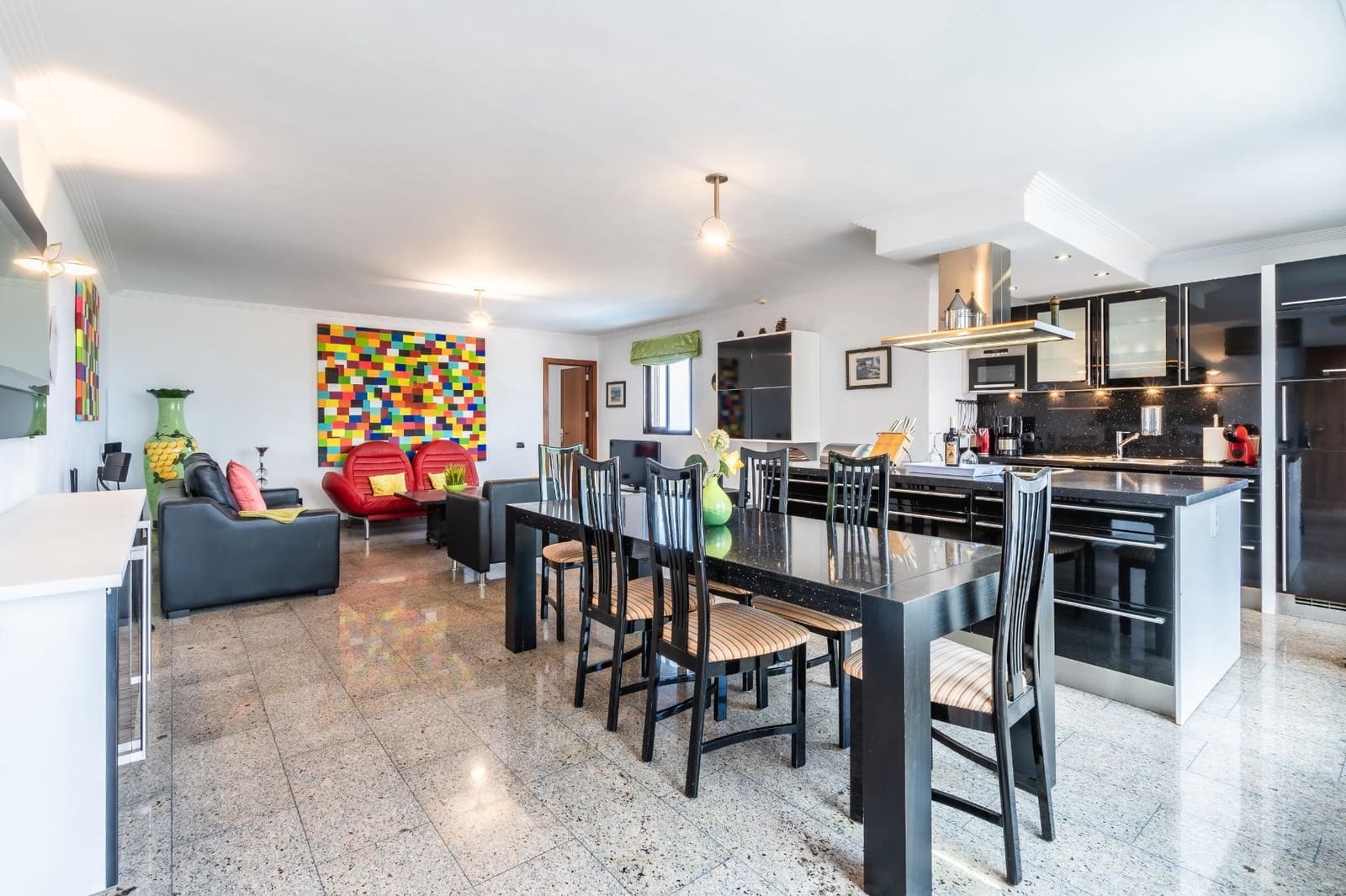 40 makuuhuone Hotelli myytävänä paikassa Guia de Isora mukana uima-altaan - 6 500 000 € (Ref: 10043119)
