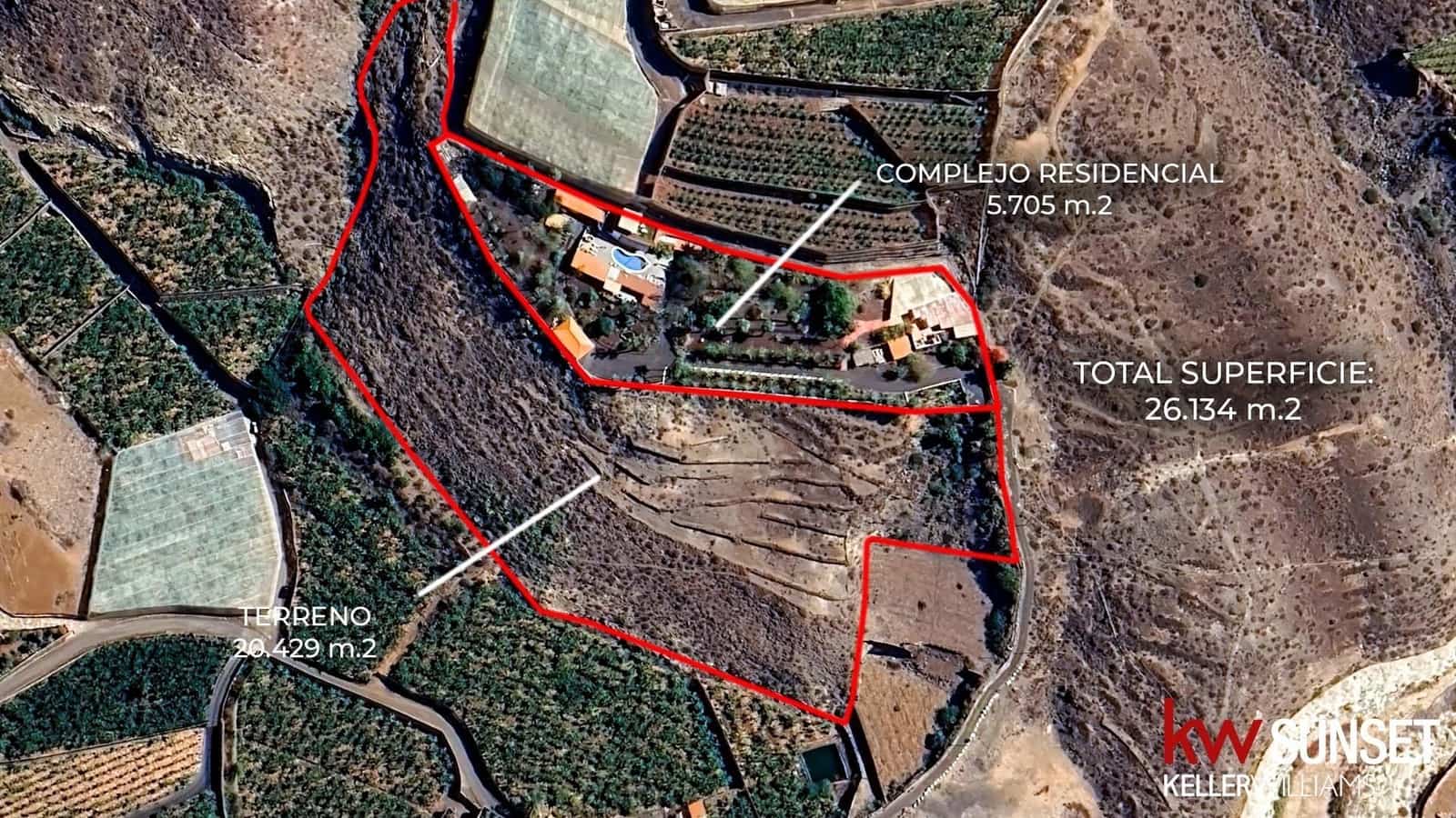 40 makuuhuone Hotelli myytävänä paikassa Guia de Isora mukana uima-altaan - 6 500 000 € (Ref: 10043119)