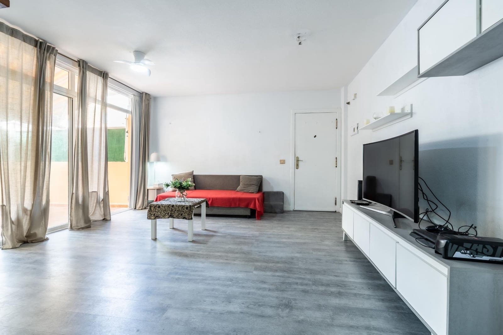 3 slaapkamer Appartement te koop in El Medano met zwembad - € 309.000 (Ref: 10068028)