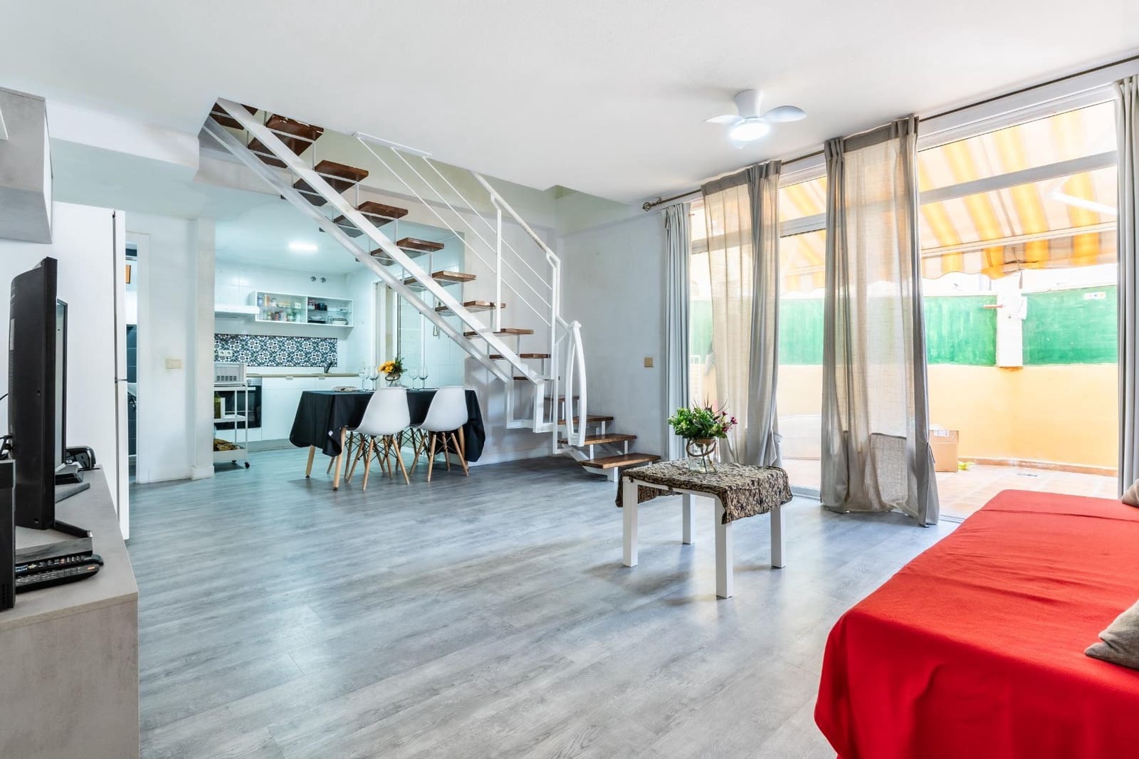 3 slaapkamer Appartement te koop in El Medano met zwembad - € 309.000 (Ref: 10068028)