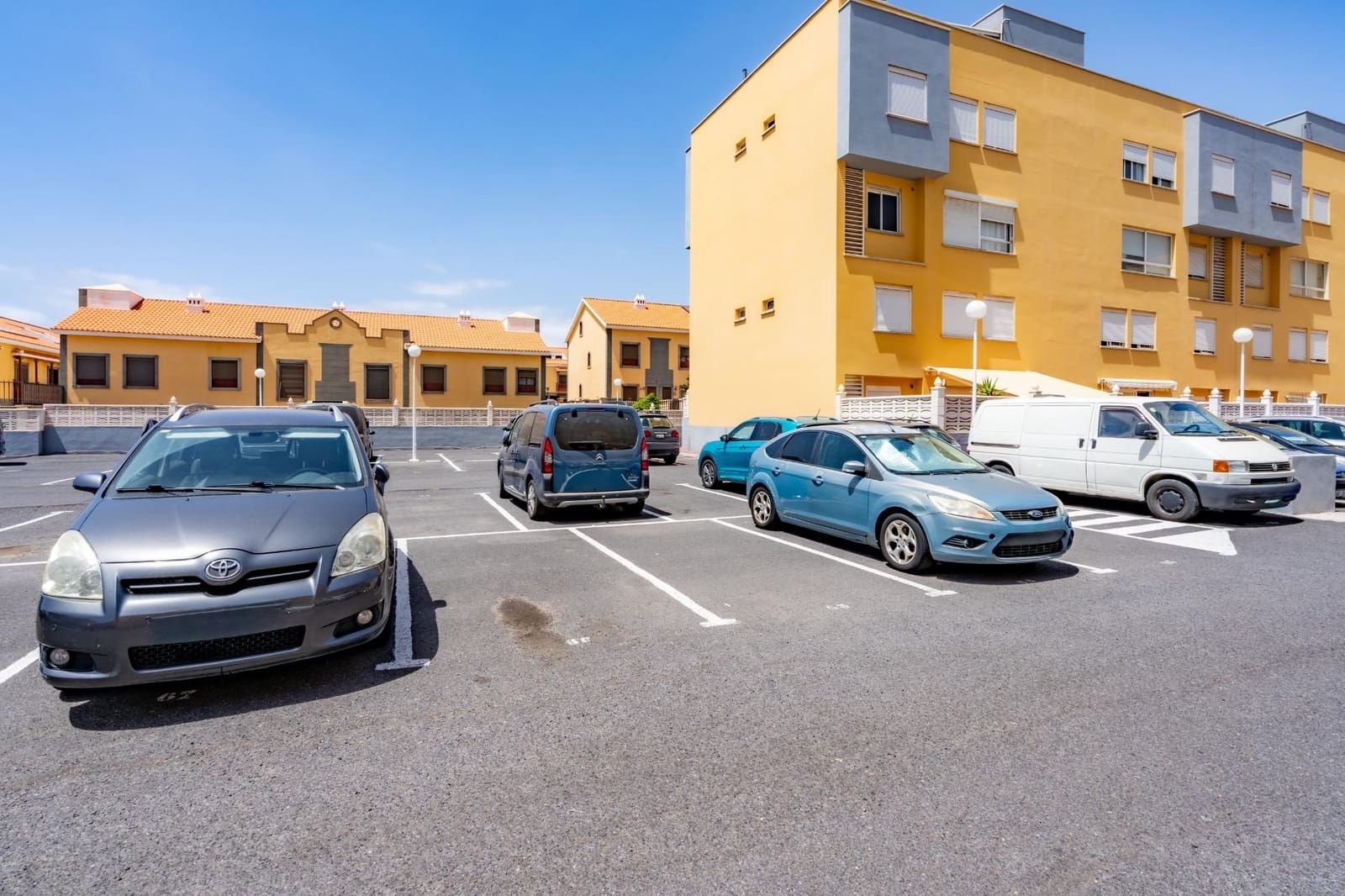 3 slaapkamer Appartement te koop in El Medano met zwembad - € 309.000 (Ref: 10068028)