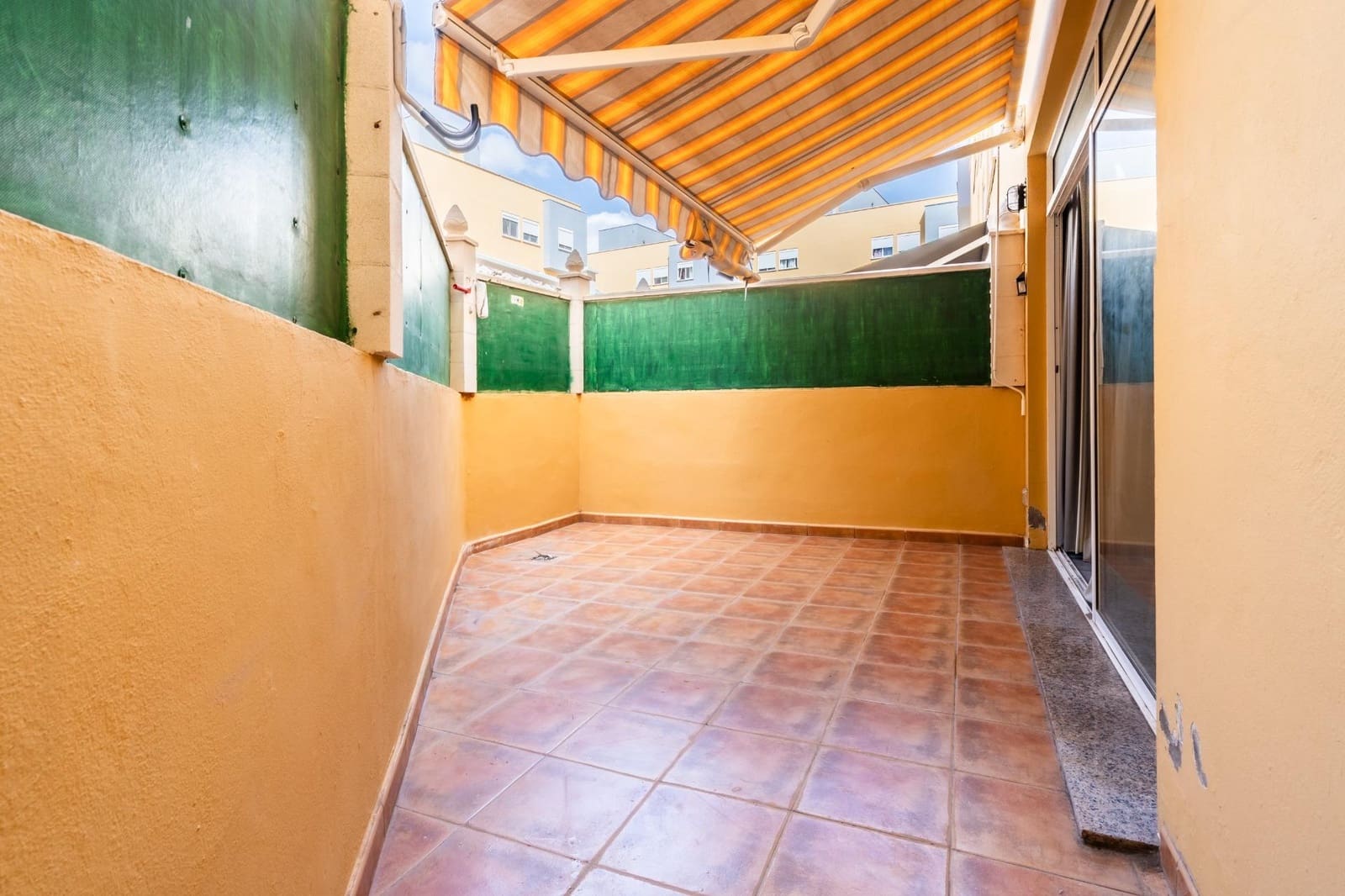 3 slaapkamer Appartement te koop in El Medano met zwembad - € 309.000 (Ref: 10068028)