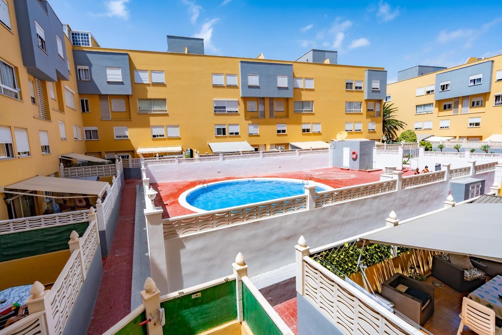 3 slaapkamer Appartement te koop in El Medano met zwembad - € 309.000 (Ref: 10068028)