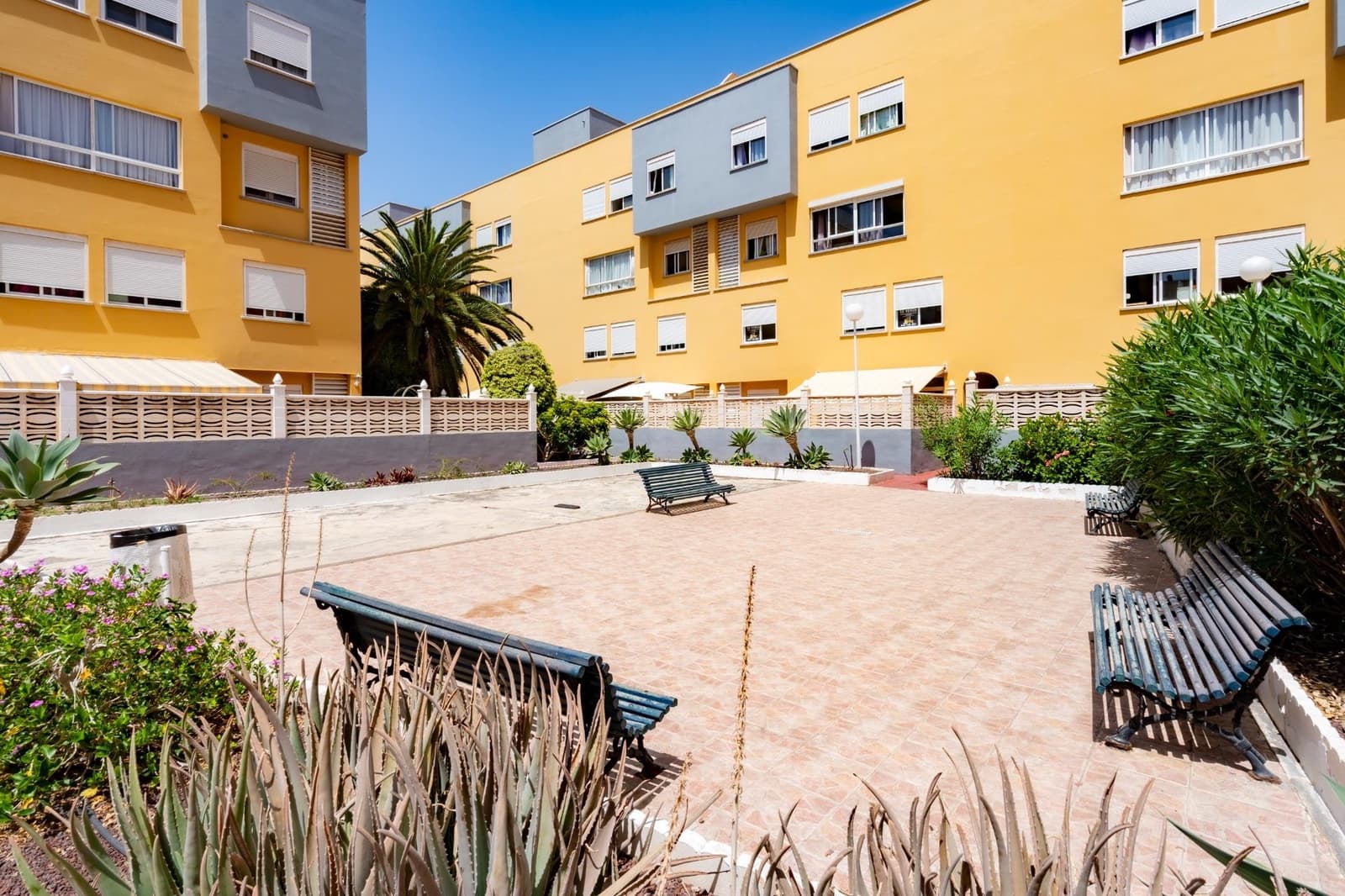 3 slaapkamer Appartement te koop in El Medano met zwembad - € 309.000 (Ref: 10068028)