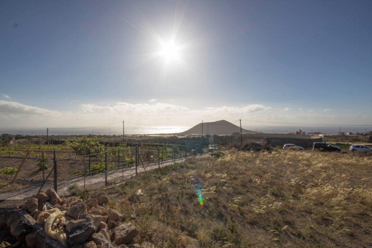 Grunde uden byggetilladelser til salg i Guimar - € 118.000 (Ref: 3907319)