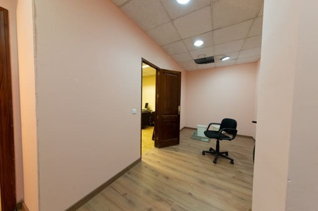 8 makuuhuone Kaupallinen vuokrattavana paikassa San Cristóbal de La Laguna mukana 
autotalli - 3 000 € (Ref: 6176501)