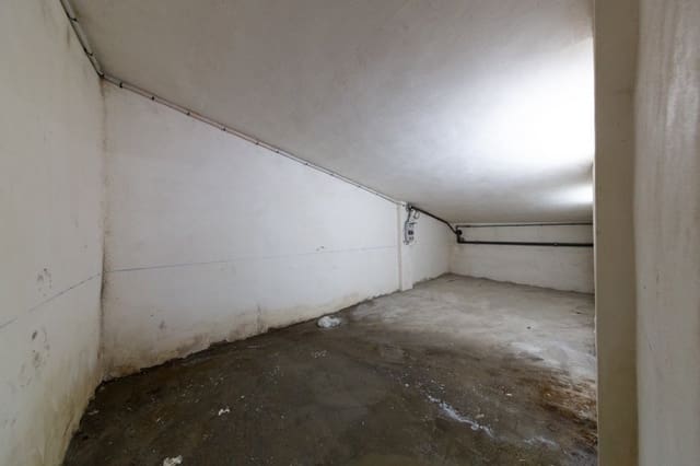 8 makuuhuone Kaupallinen vuokrattavana paikassa San Cristóbal de La Laguna mukana 
autotalli - 3 000 € (Ref: 6176501)