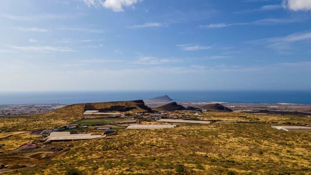 Undeveloped Land for sale in San Isidro de Abona, Granadilla de Abona - € 670,000 (Ref: 7620657)