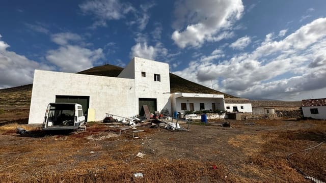 Teren niezagospodarowany na sprzedaż w San Isidro de Abona, Granadilla de Abona - 670 000 € (Ref: 7620657)