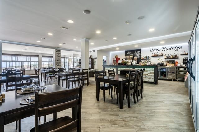 Kaupallinen vuokrattavana paikassa Los Menores, Adeje - 1 500 € (Ref: 8405051)