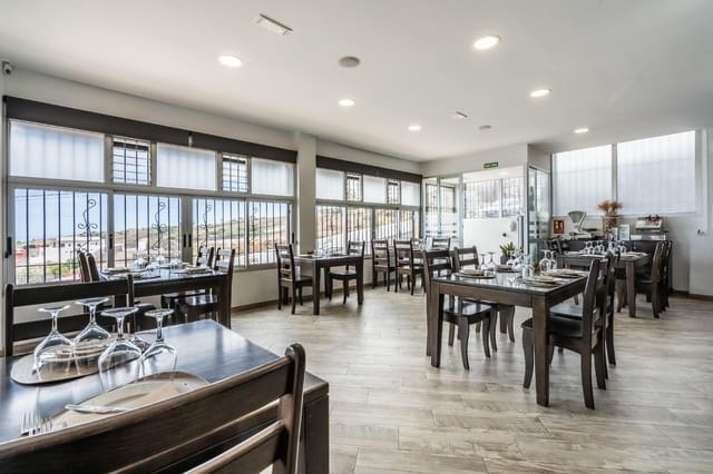 Kaupallinen vuokrattavana paikassa Los Menores, Adeje - 1 500 € (Ref: 8405051)