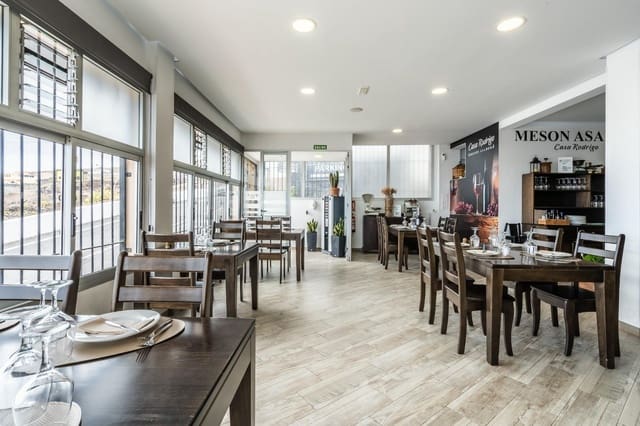 Kaupallinen vuokrattavana paikassa Los Menores, Adeje - 1 500 € (Ref: 8405051)