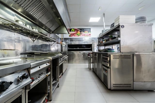 Kaupallinen vuokrattavana paikassa Los Menores, Adeje - 1 500 € (Ref: 8405051)