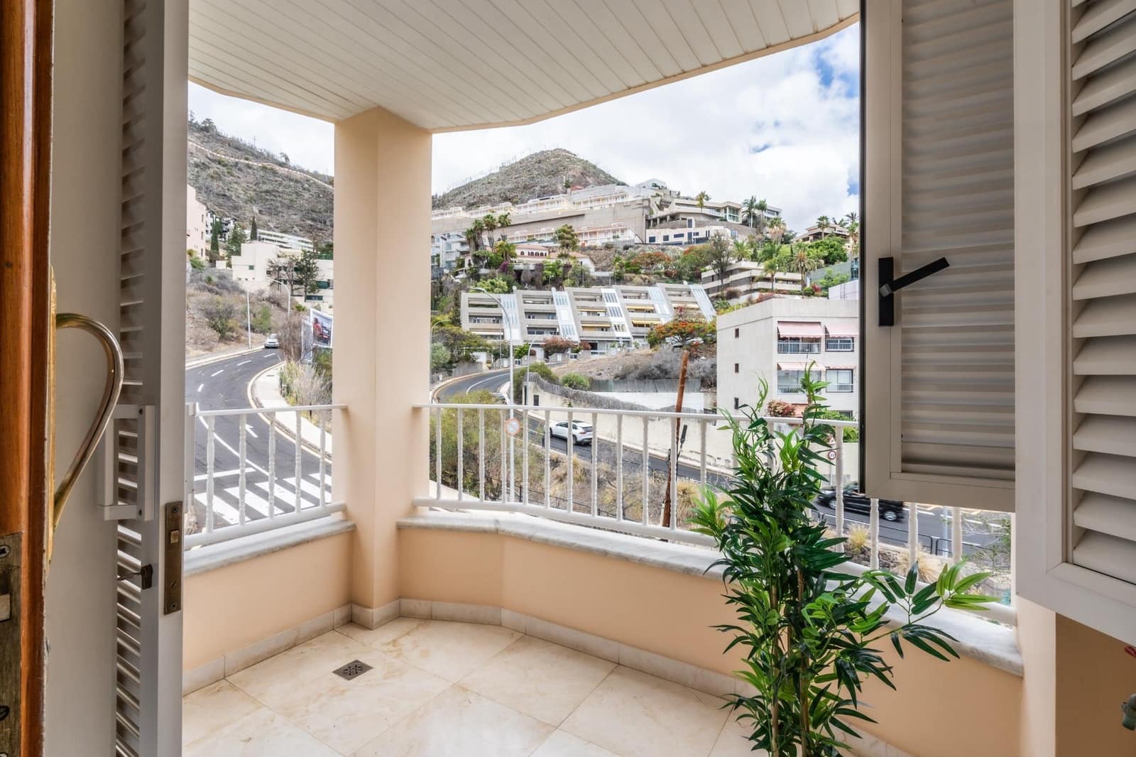 5 slaapkamer Villa te koop in Santa Cruz de Tenerife met garage - € 1.280.000 (Ref: 8407089)