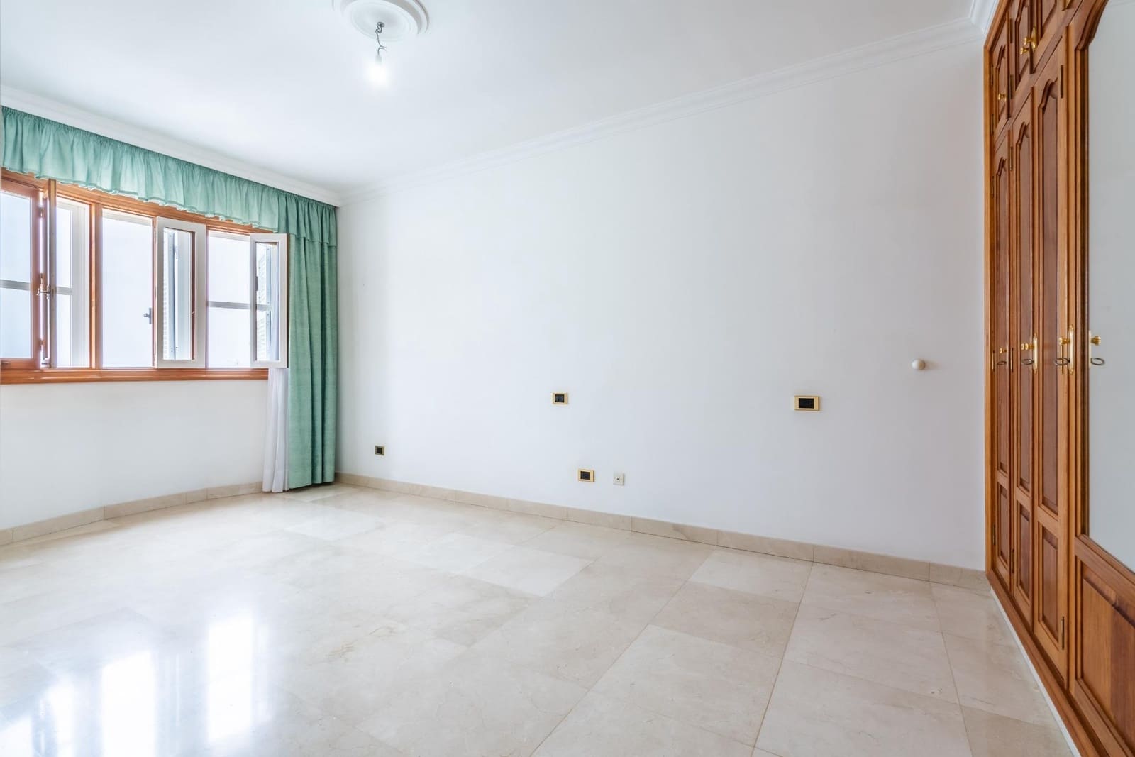 Chalet de 5 habitaciones en Santa Cruz de Tenerife en venta con garaje - 1.280.000 € (Ref: 8407089)