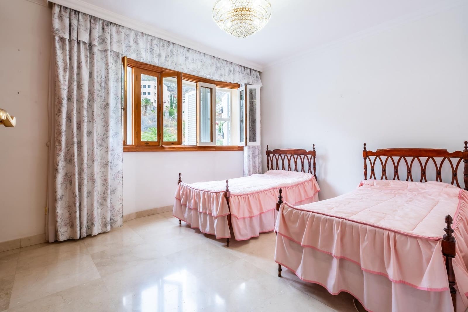 Chalet de 5 habitaciones en Santa Cruz de Tenerife en venta con garaje - 1.280.000 € (Ref: 8407089)