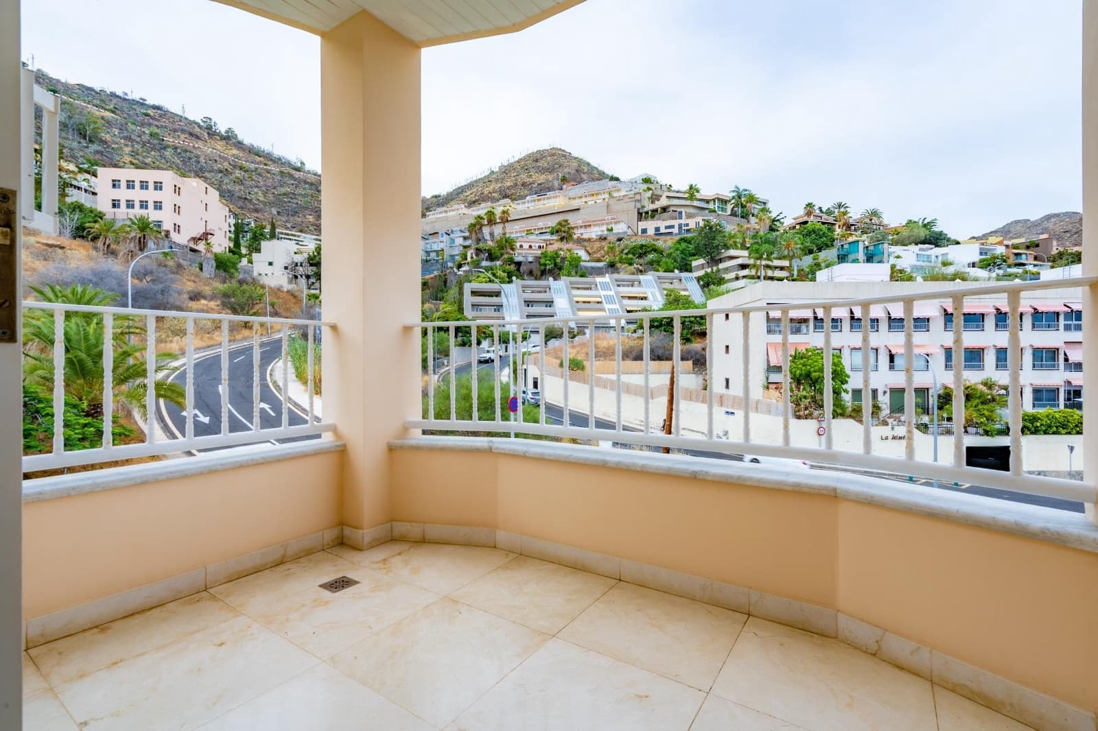 Chalet de 5 habitaciones en Santa Cruz de Tenerife en venta con garaje - 1.280.000 € (Ref: 8407089)
