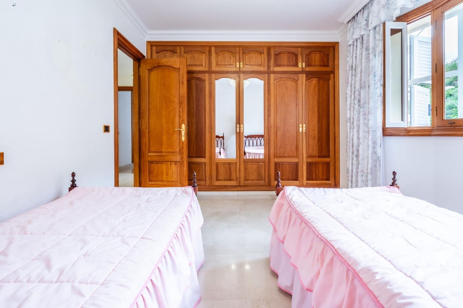 Chalet de 5 habitaciones en Santa Cruz de Tenerife en venta con garaje - 1.280.000 € (Ref: 8407089)