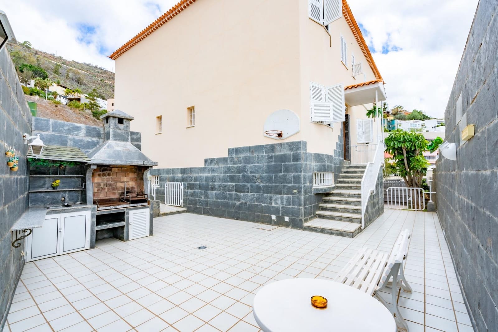 Chalet de 5 habitaciones en Santa Cruz de Tenerife en venta con garaje - 1.280.000 € (Ref: 8407089)