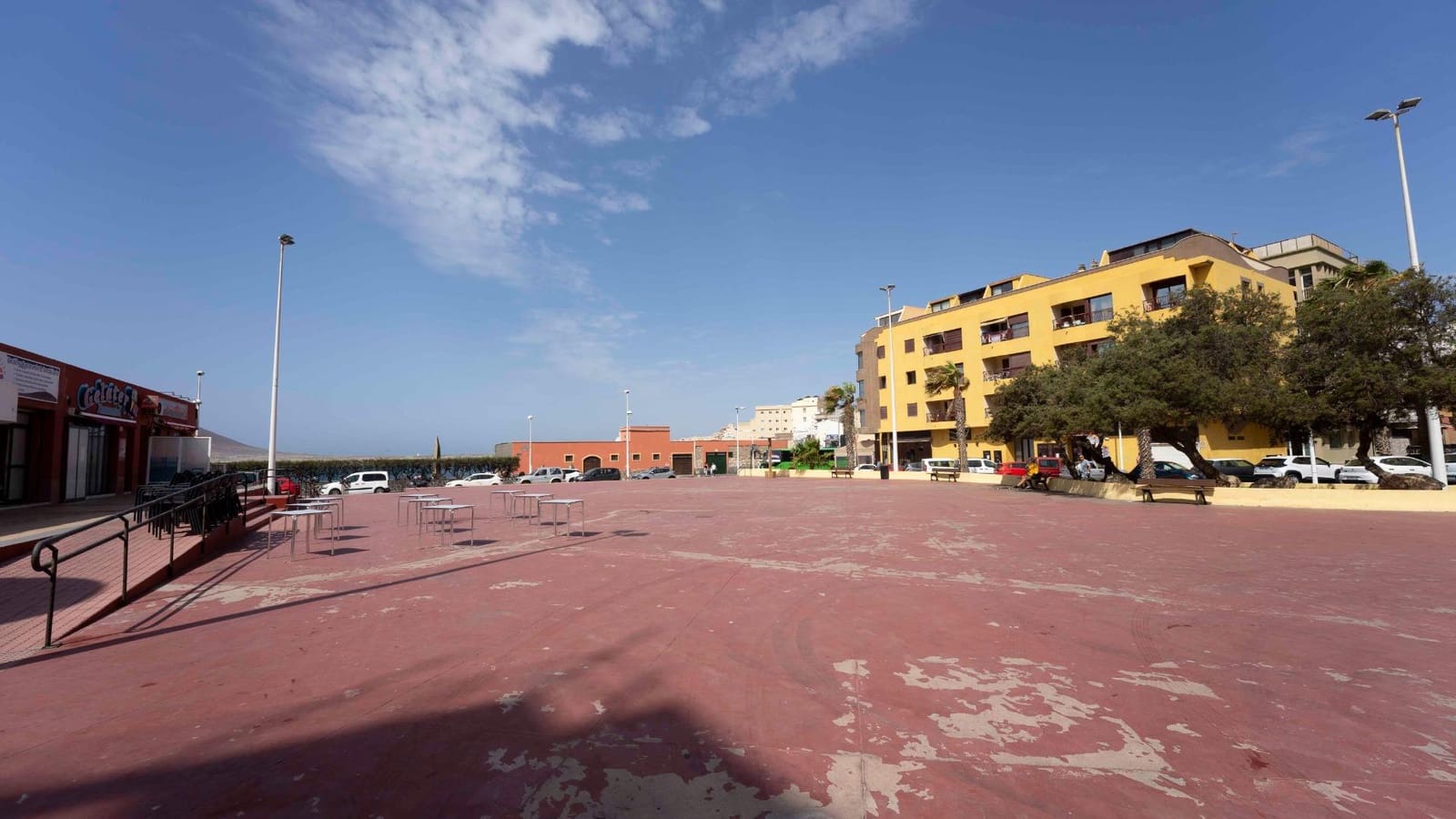 Comercial para arrendar em El Medano - 1 200 € (Ref: 8504264)