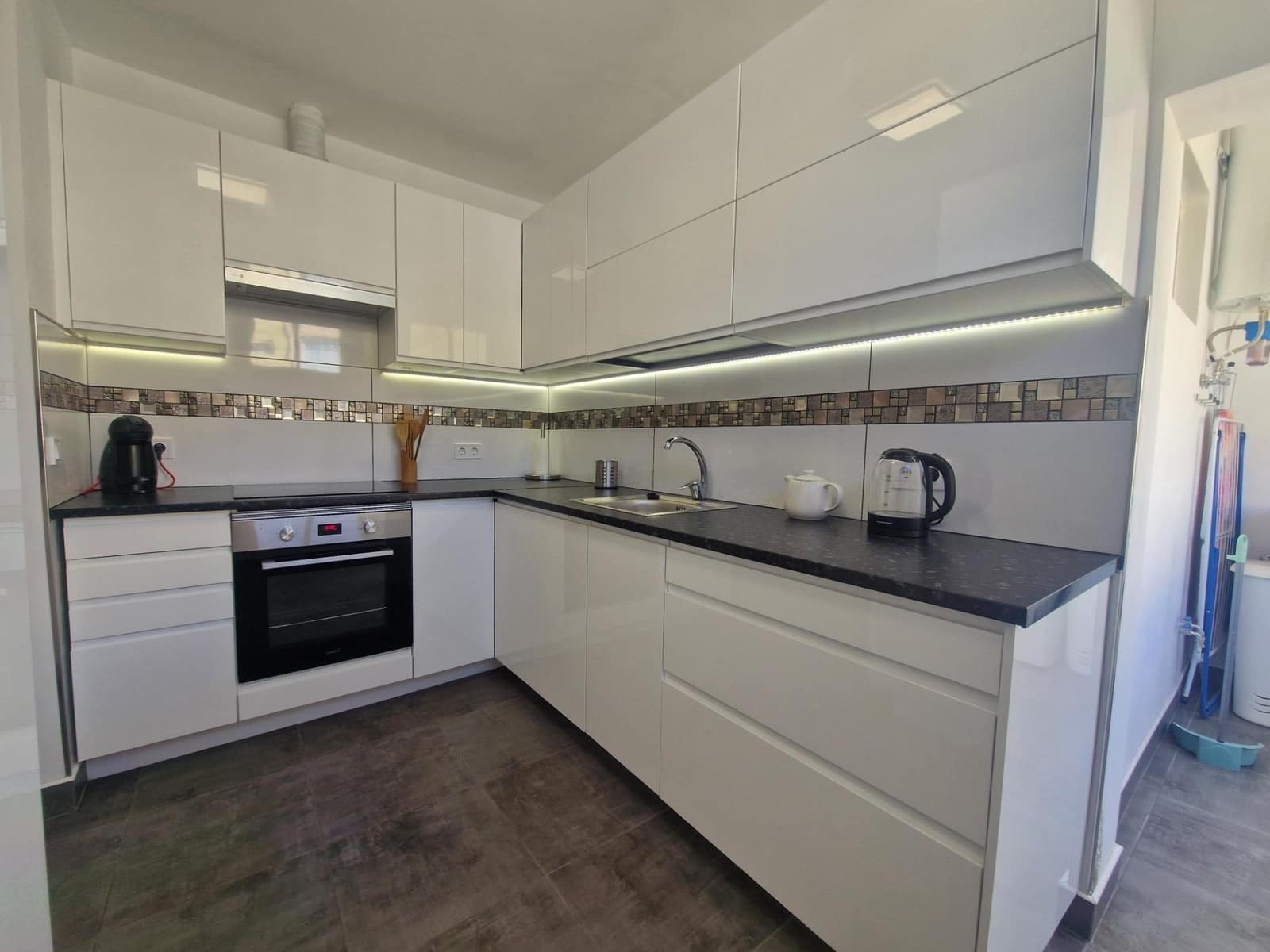 3 bedroom Flat for rent in Santa Cruz de Tenerife - € 1,000 (Ref: 8531998)