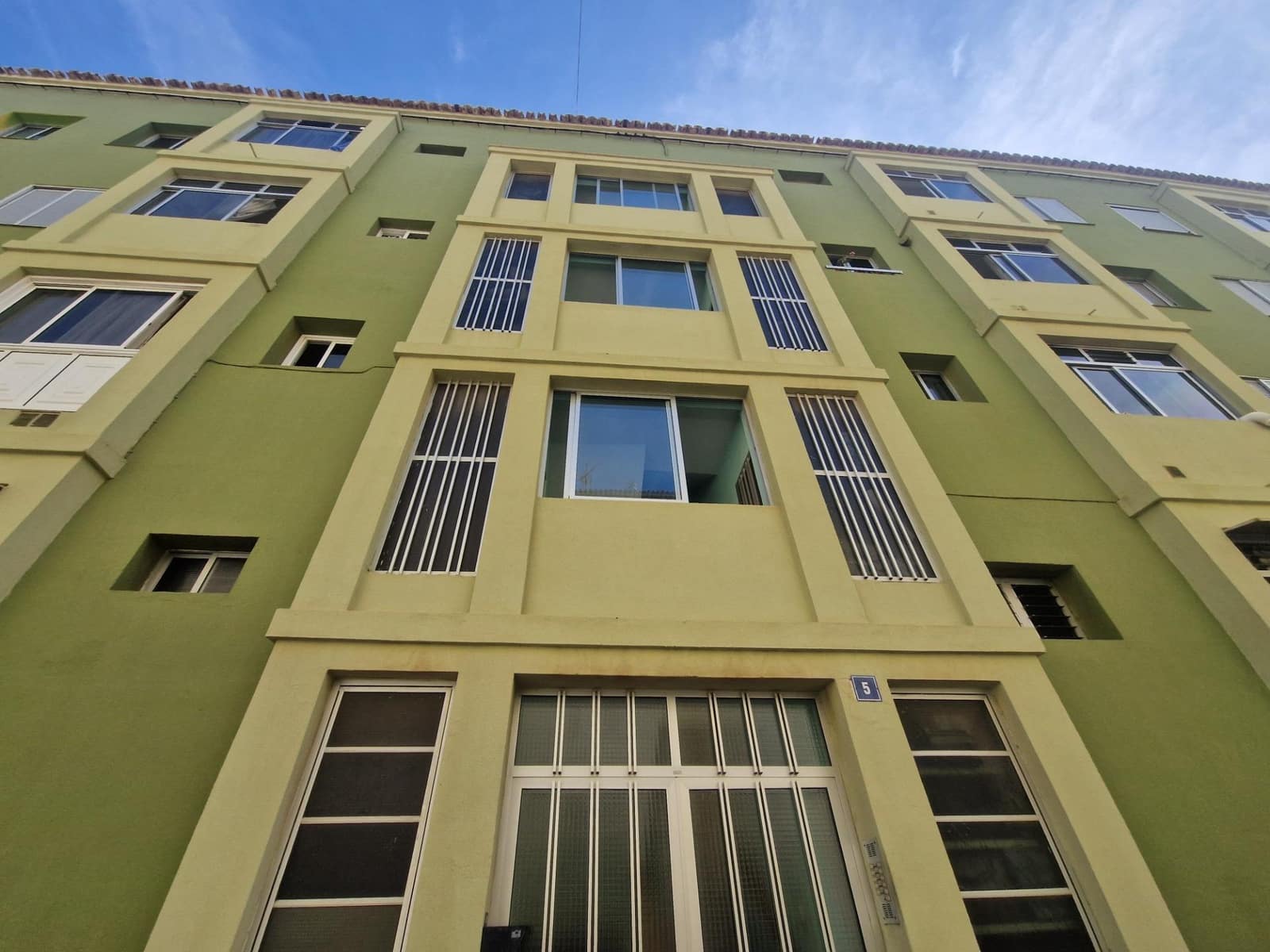 3 bedroom Flat for rent in Santa Cruz de Tenerife - € 1,000 (Ref: 8531998)