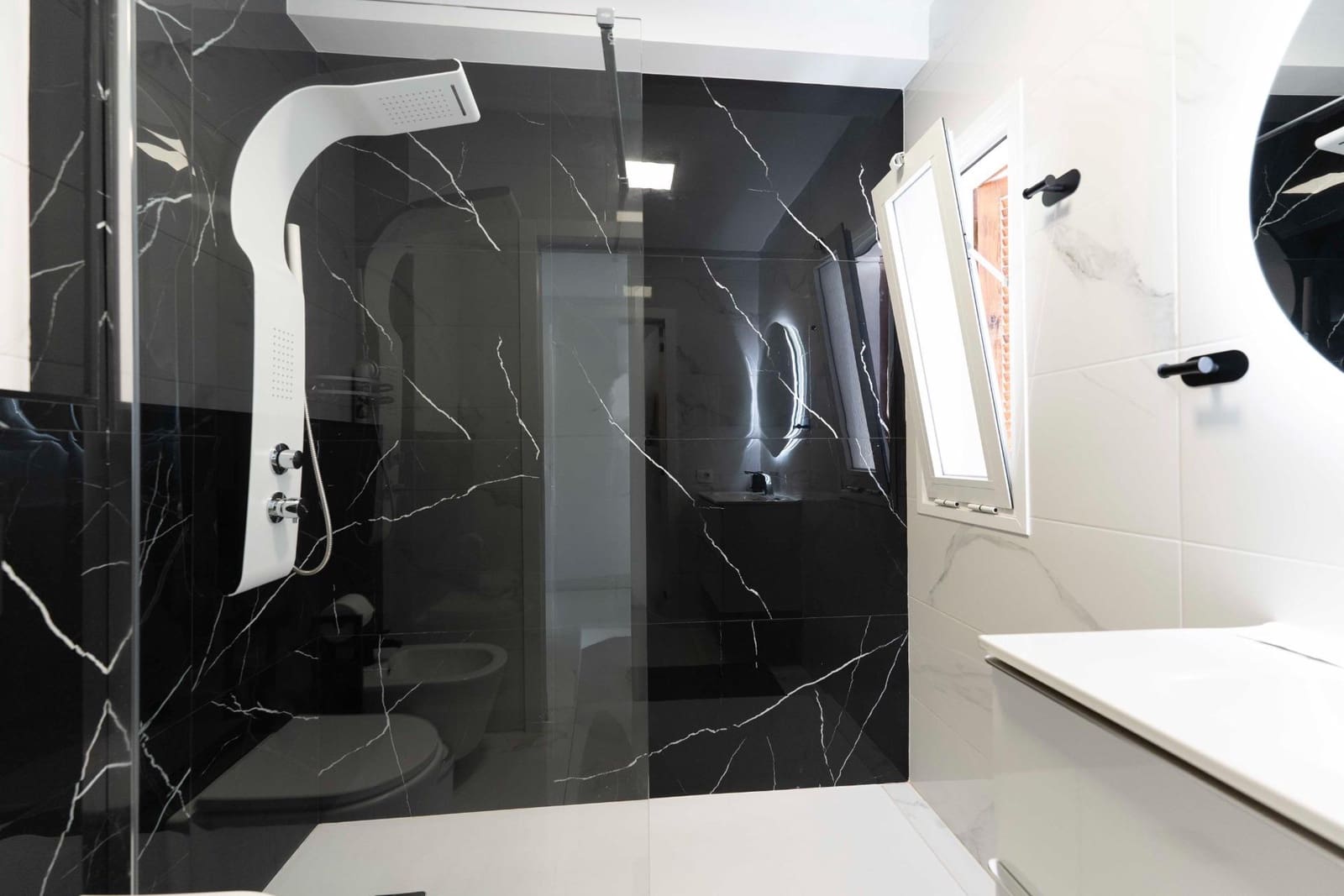 2 bedroom Apartment for sale in Costa Adeje with pool - € 479,000 (Ref: 8806252)