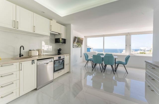 Apartamento de 2 habitaciones en Costa Adeje, Adeje en venta con piscina - 479.000 € (Ref: 8806252)