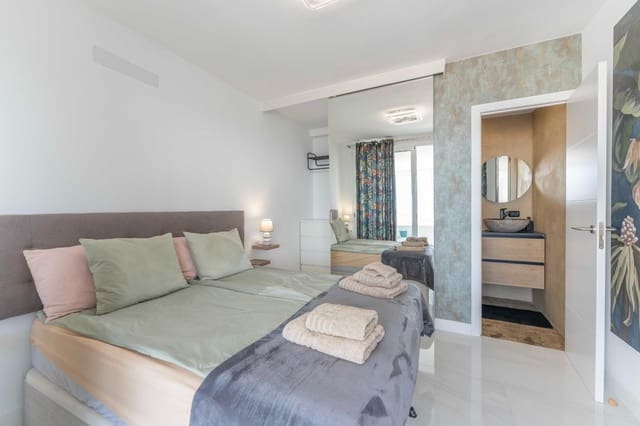 Apartamento de 2 habitaciones en Costa Adeje, Adeje en venta con piscina - 479.000 € (Ref: 8806252)