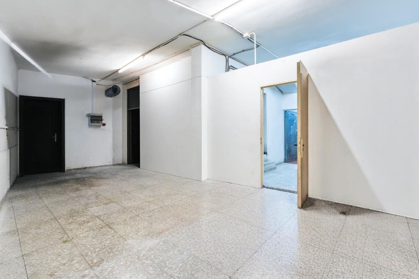 Kaupallinen myytävänä paikassa Arico - 159 000 € (Ref: 8825065)